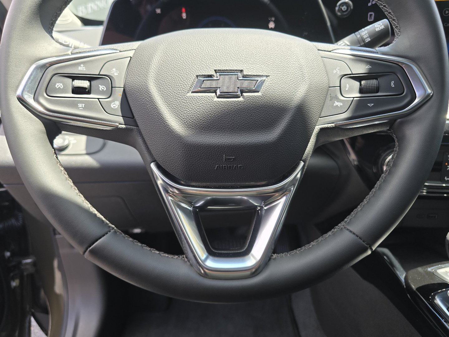 Used 2024 Chevrolet Trax ACTIV w/ Sunroof Package FWD image 33