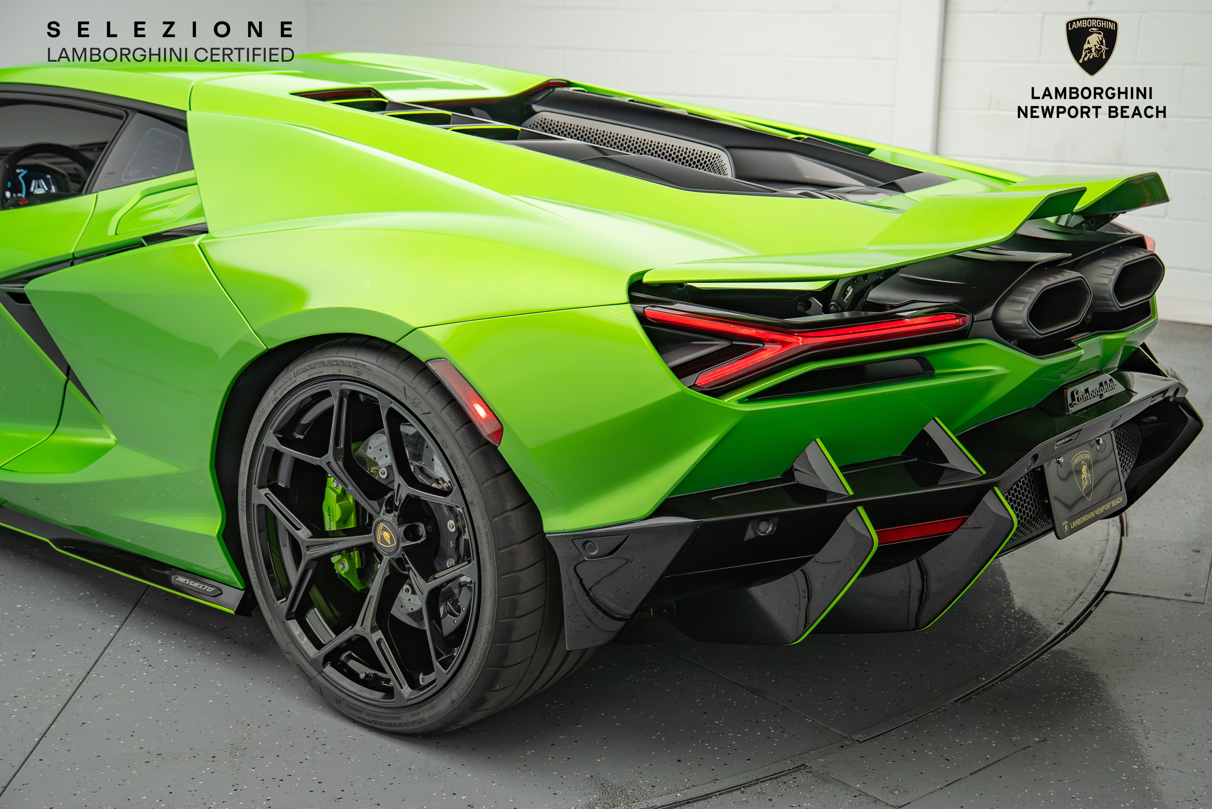 Used 2024 Lamborghini Revuelto AWD/4WD image 16