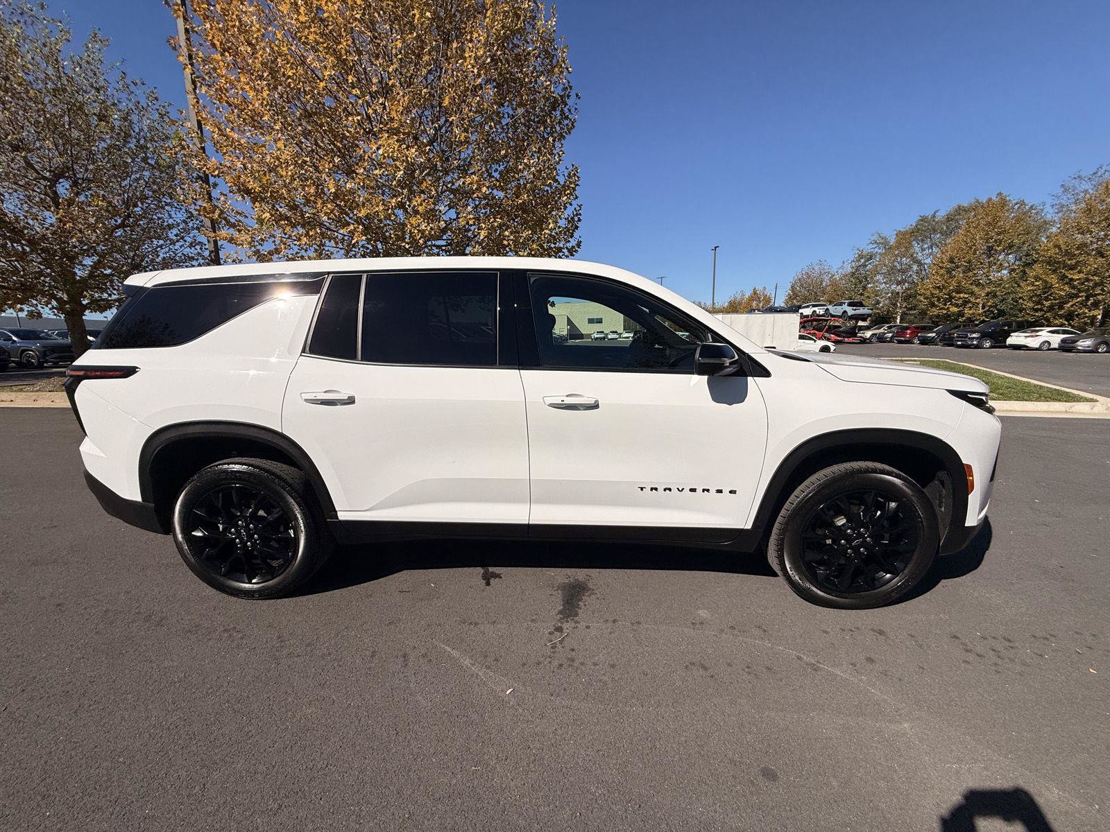Used 2024 Chevrolet Traverse LS w/ Midnight/Sport Edition FWD image 8
