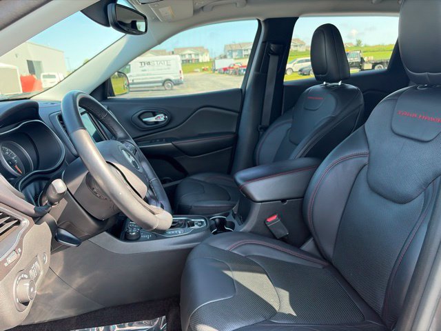 Used 2019 Jeep Cherokee Trailhawk AWD/4WD image 8