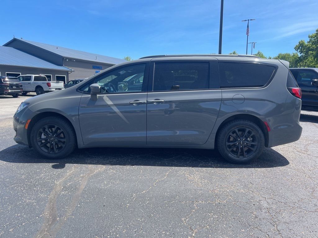 Used 2020 Chrysler Pacifica Touring-L w/ Premium Audio Group AWD/4WD image 3