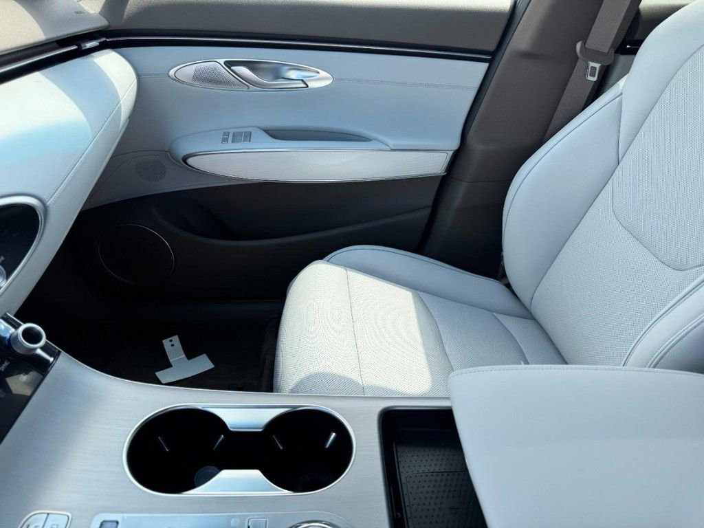 Certified 2026 Genesis GV70 2.5T Advanced AWD/4WD image 9