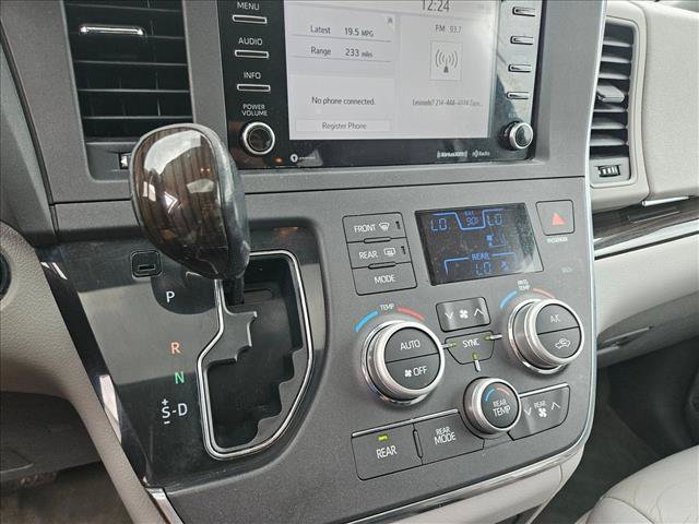 Used 2018 Toyota Sienna XLE FWD image 16