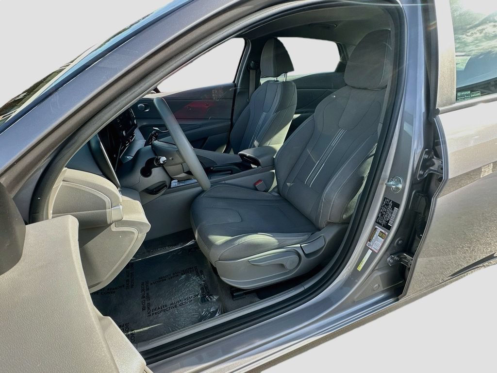 Used 2022 Hyundai Elantra SEL FWD image 19