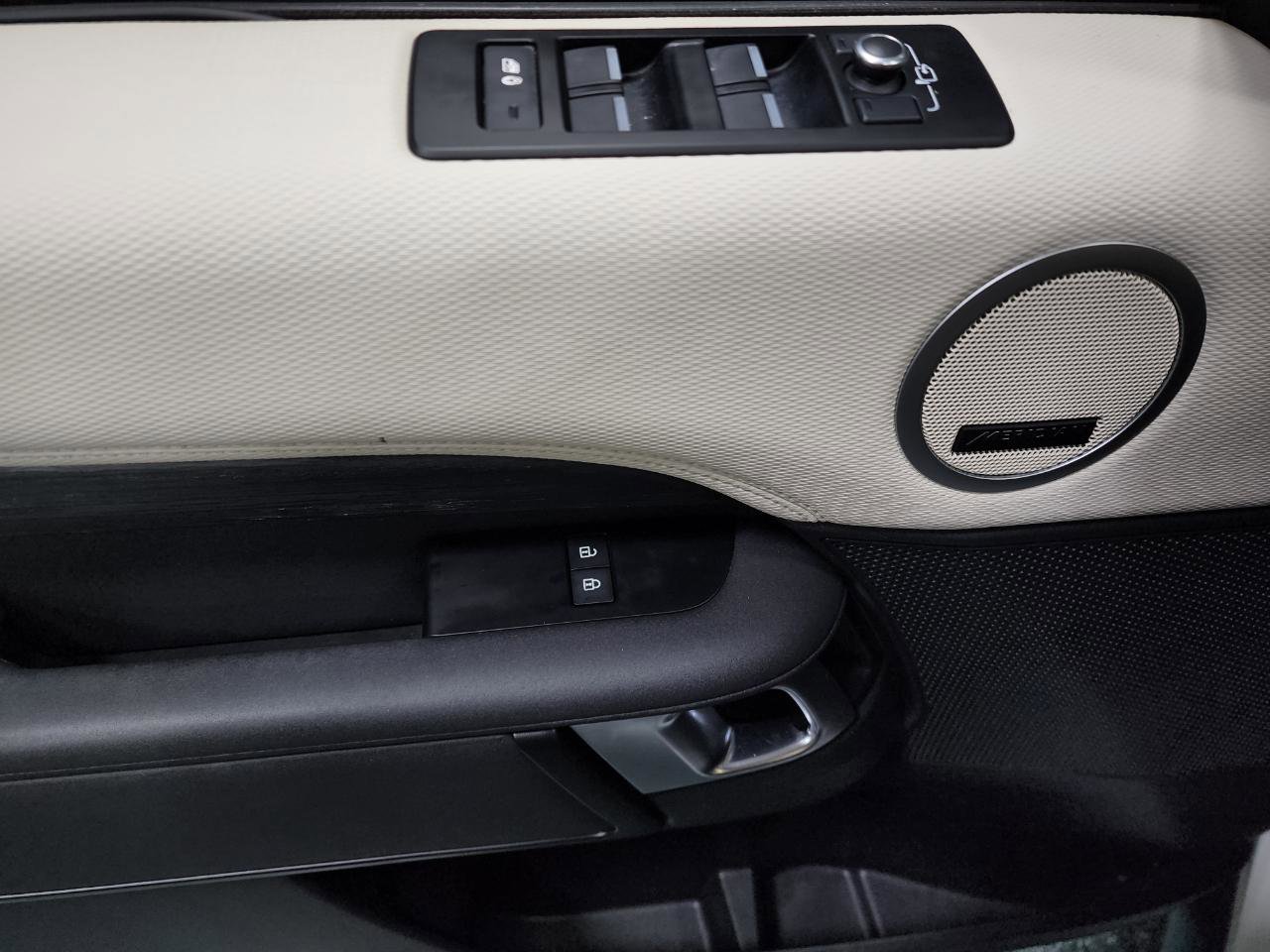 Used 2022 Land Rover Discovery S R-Dynamic image 18