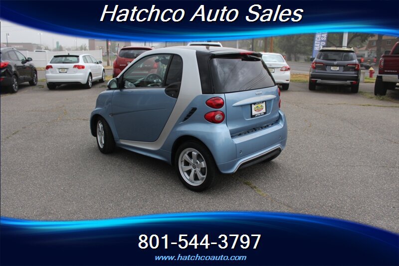 Used 2013 smart fortwo passion RWD image 3