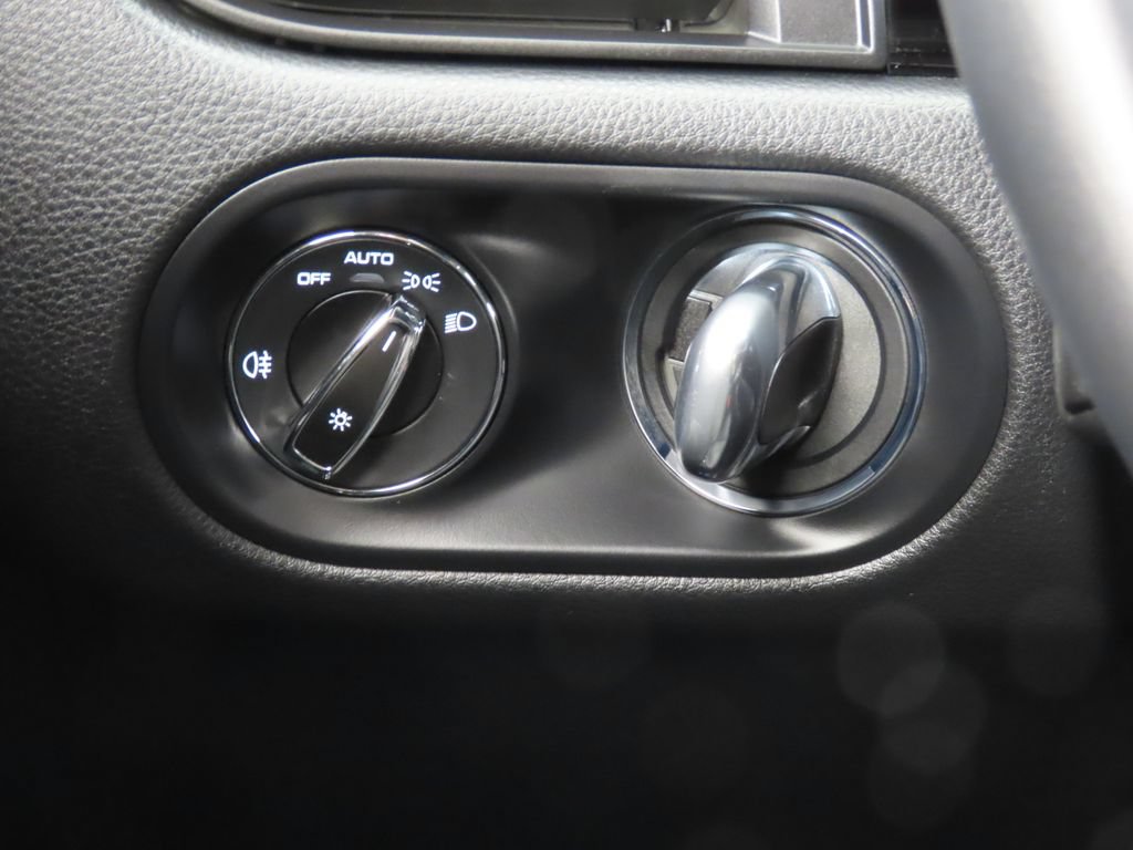 Certified 2026 Porsche Macan AWD/4WD image 23