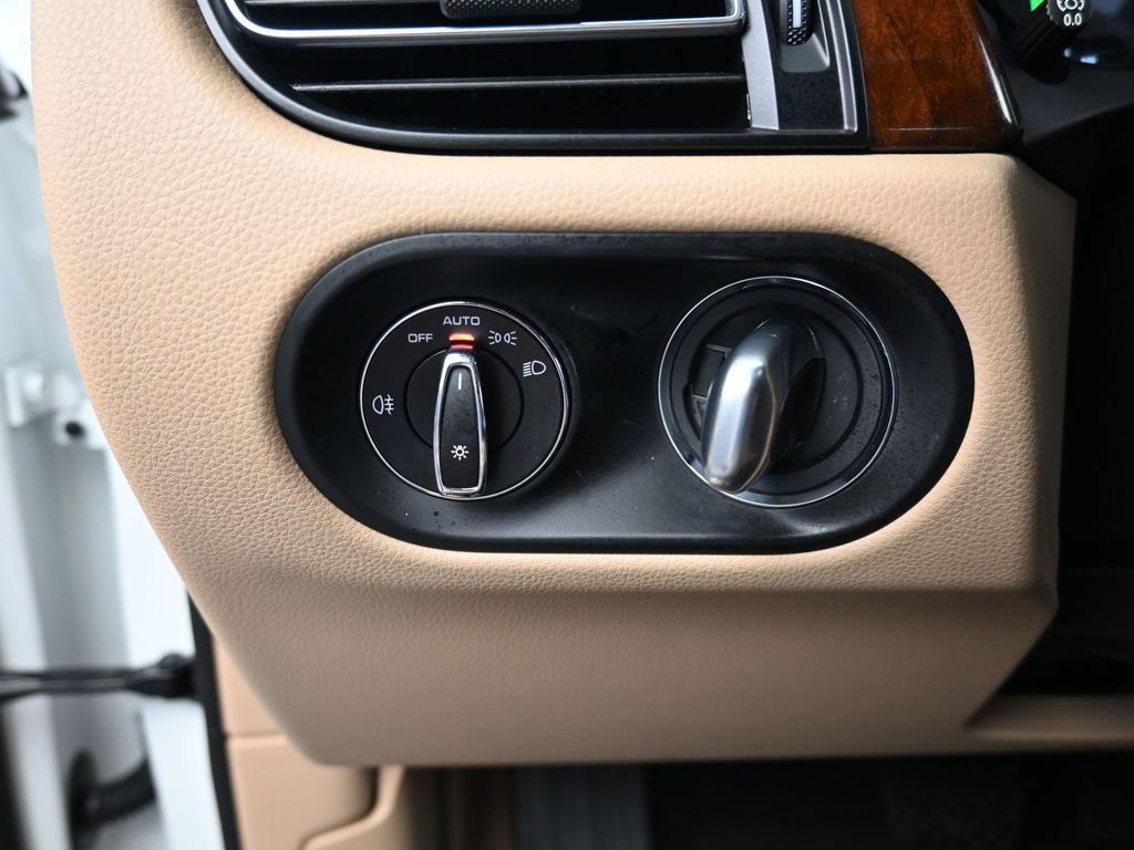 Certified 2023 Porsche Macan AWD/4WD image 24