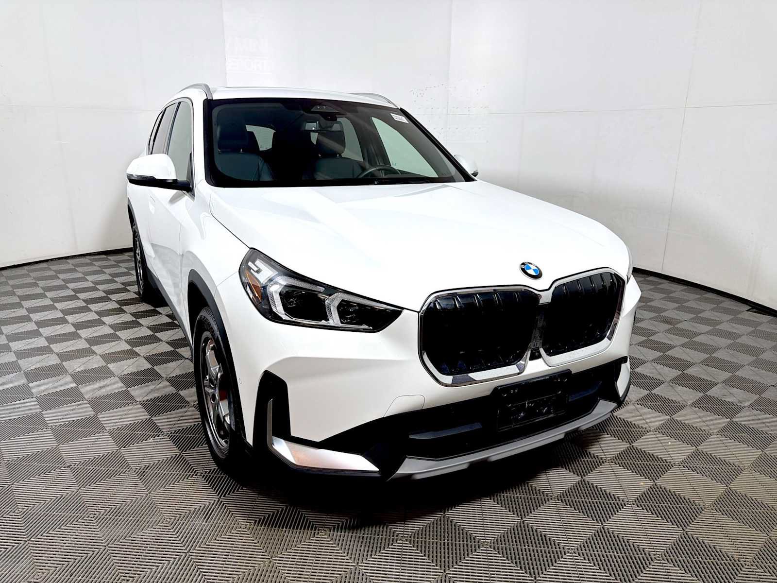 Used 2023 BMW X1 xDrive28i w/ Premium Package AWD/4WD image 2