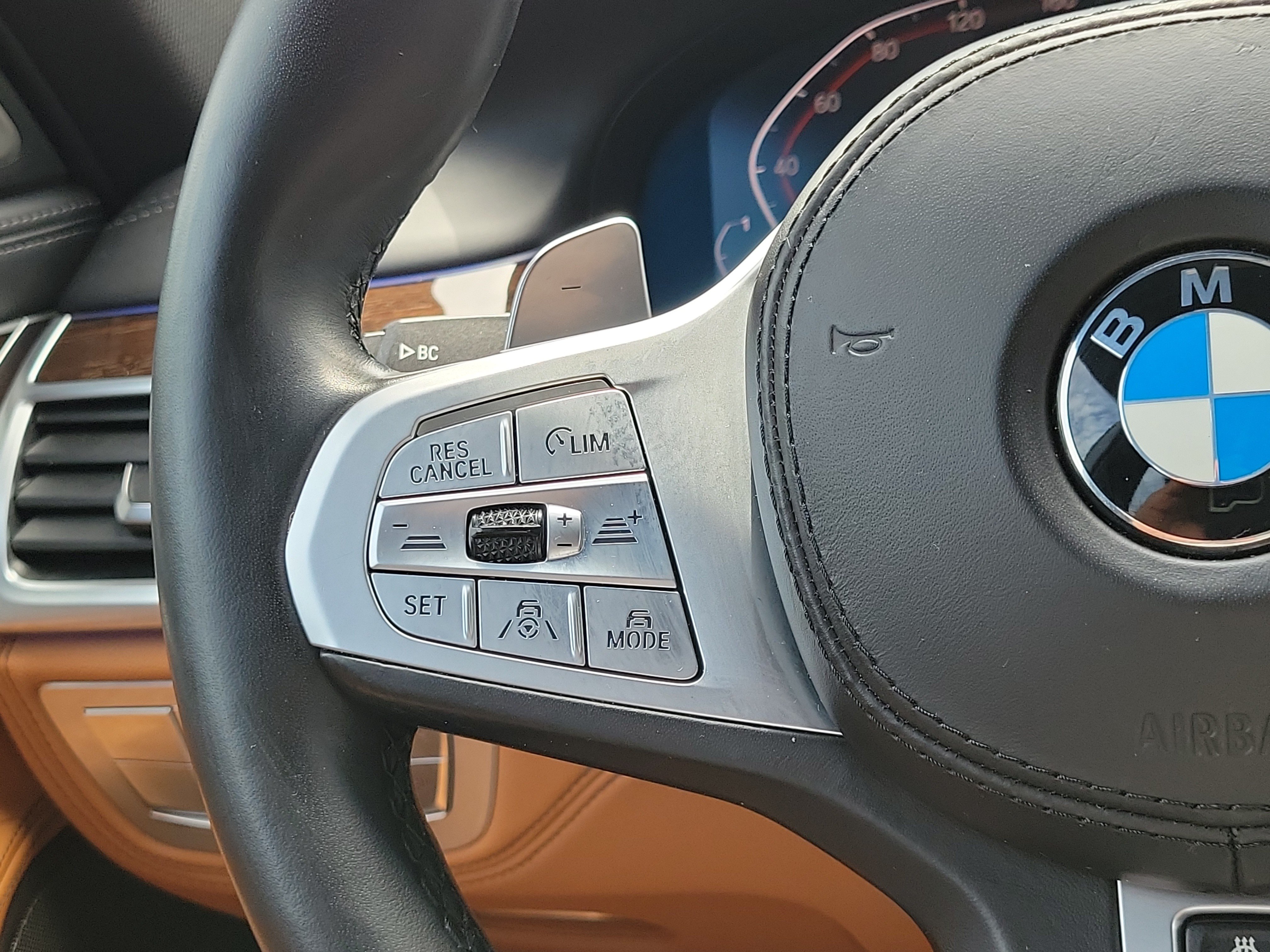 Certified 2022 BMW 750i xDrive w/ Executive Package AWD/4WD image 23