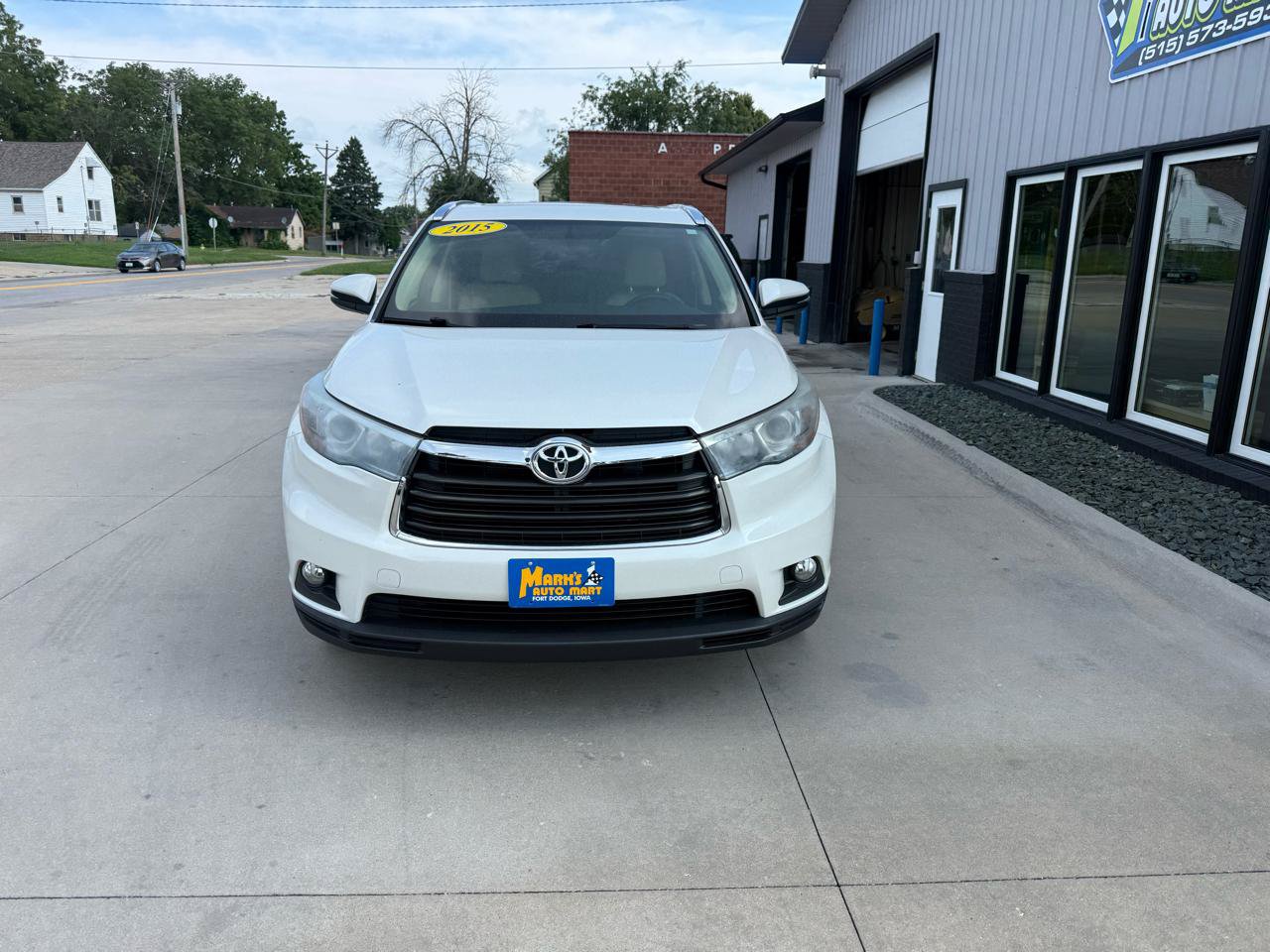 Used 2015 Toyota Highlander XLE AWD/4WD image 2