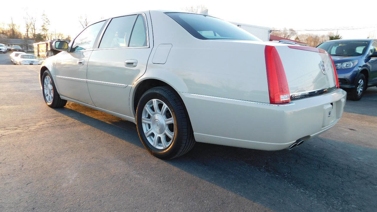 Used 2011 Cadillac DTS FWD image 33