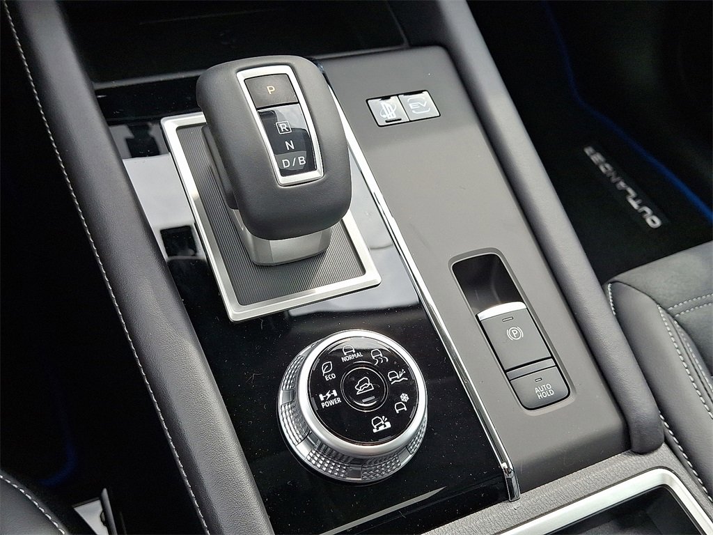 New 2025 Mitsubishi Outlander SE image 7