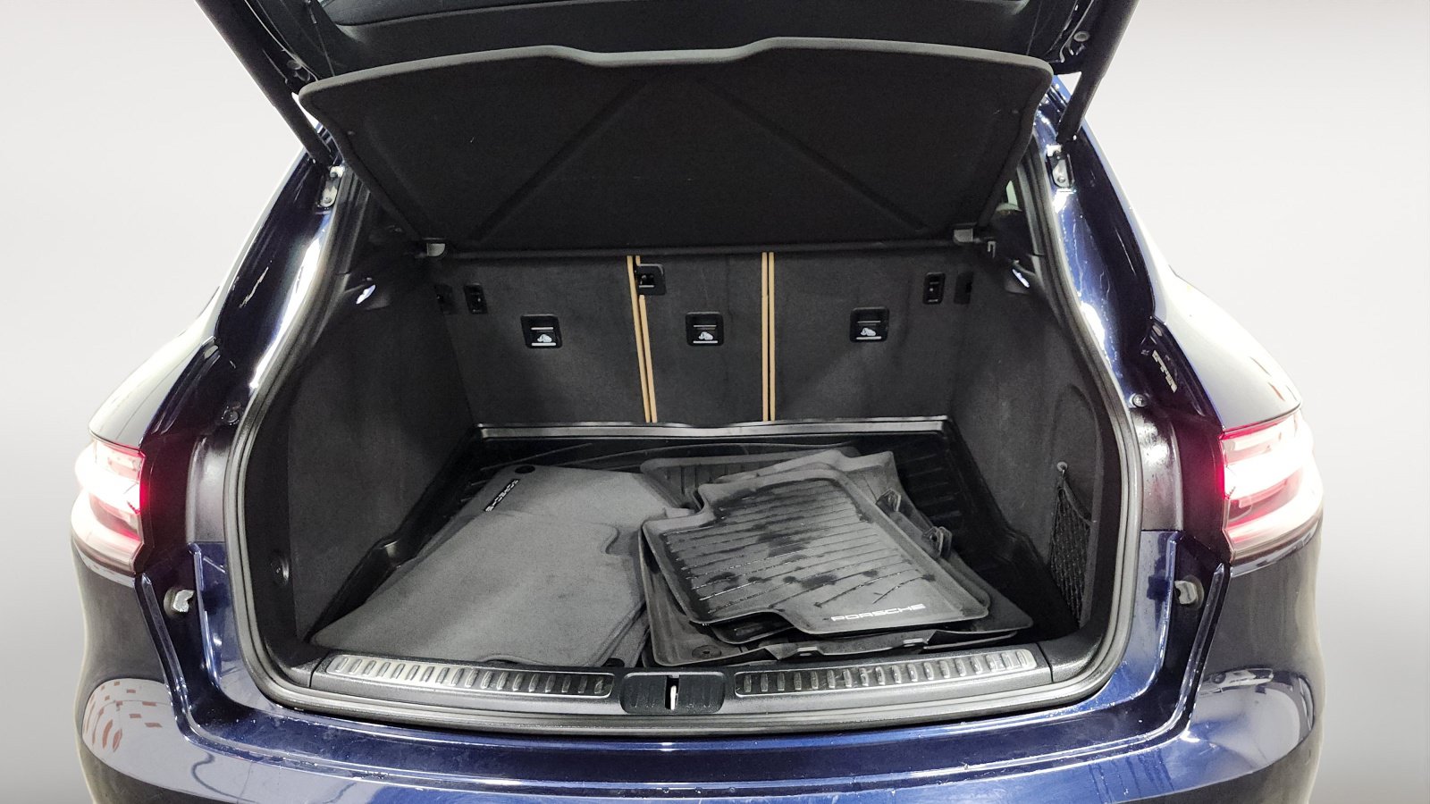 Used 2023 Porsche Macan S AWD/4WD image 24