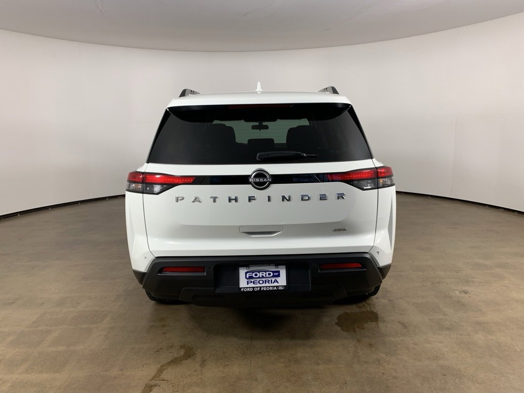 Used 2025 Nissan Pathfinder SV image 10