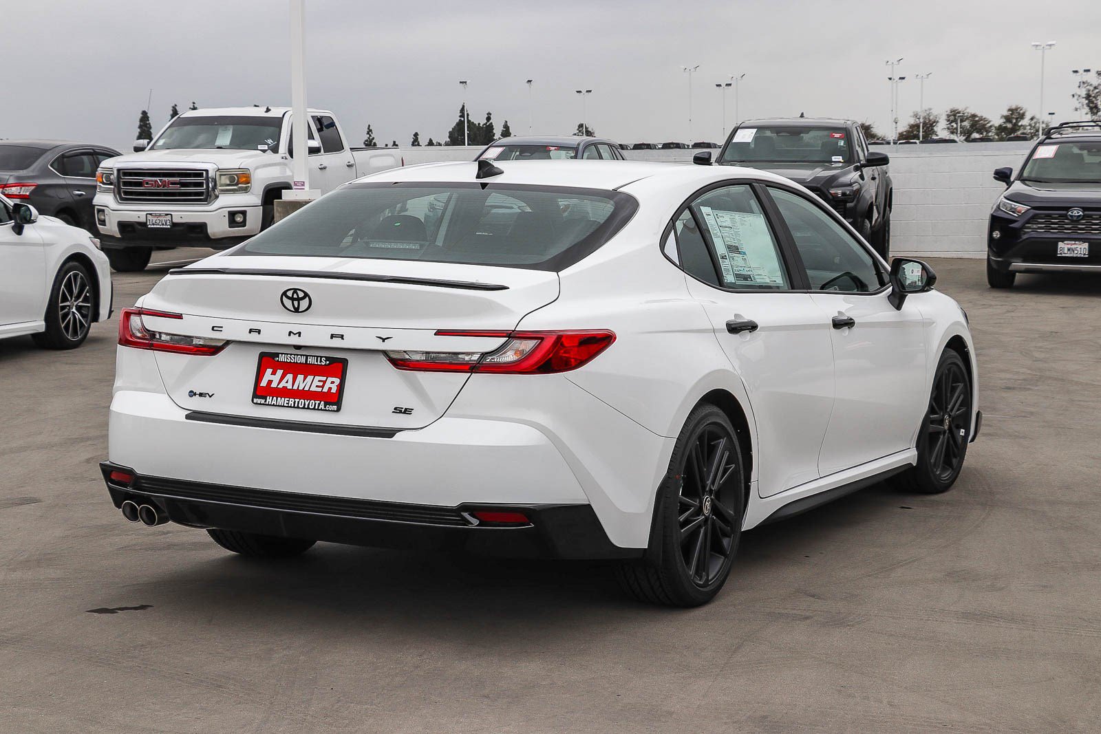 New 2026 Toyota Camry Hybrid FWD image 7
