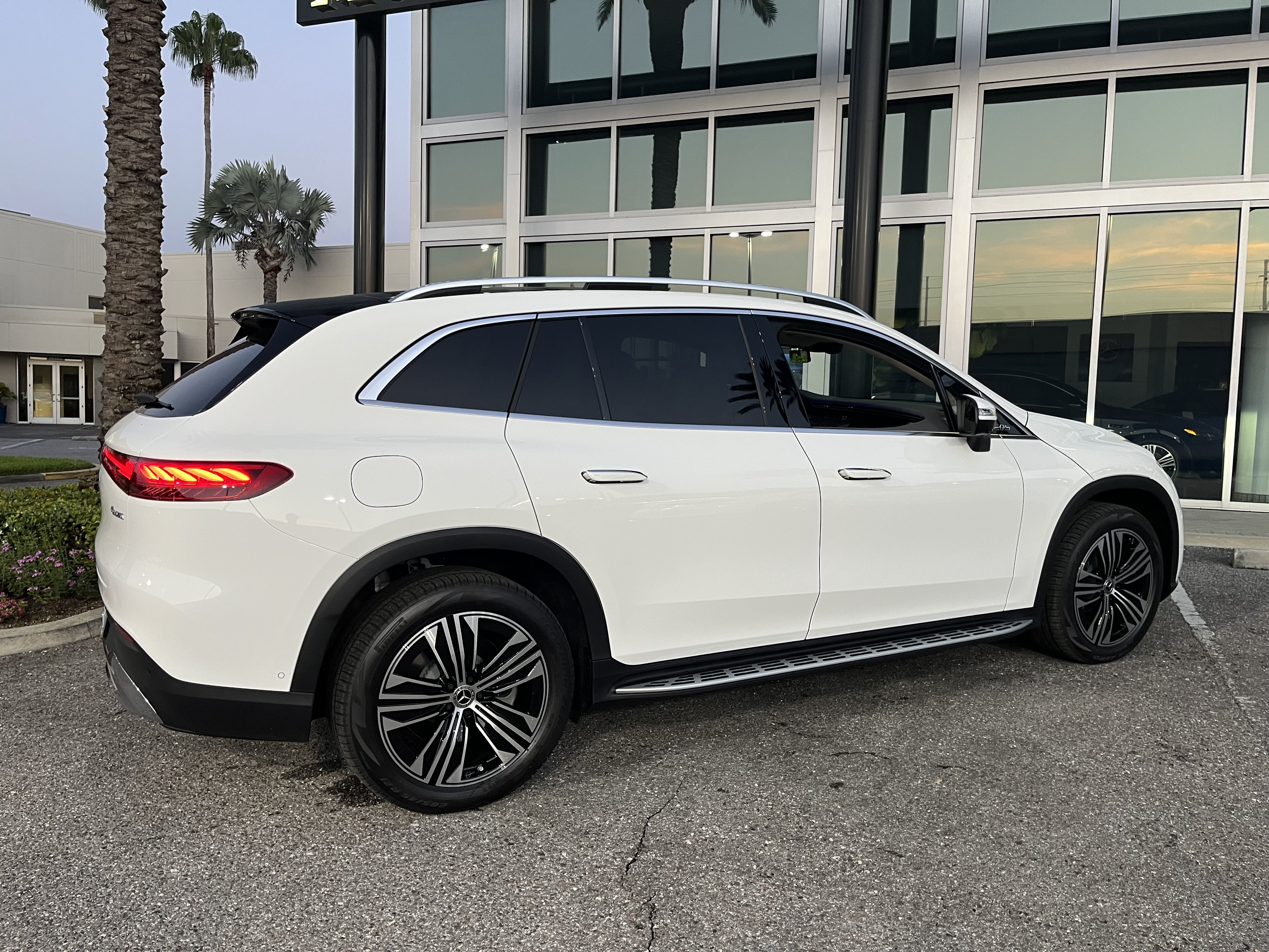 New 2026 Mercedes-Benz EQS 400 4MATIC SUV image 5