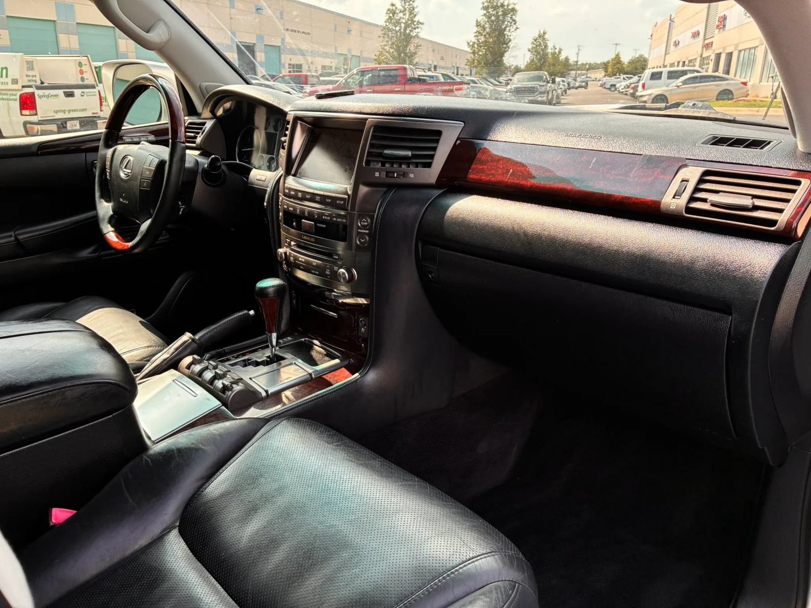 Used 2011 Lexus LX 570 4WD w/ Luxury Pkg image 17