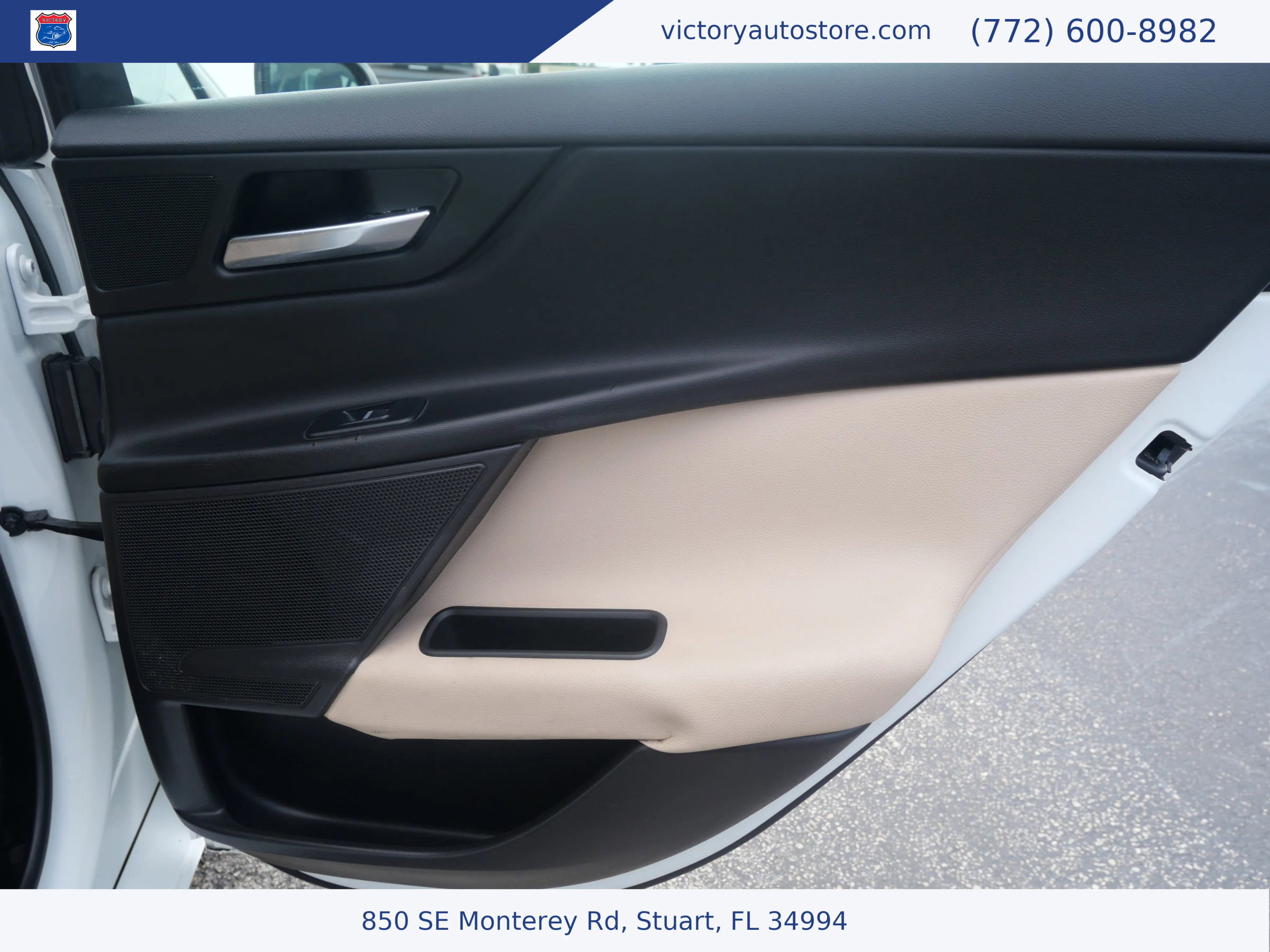 Used 2018 Jaguar XE image 31