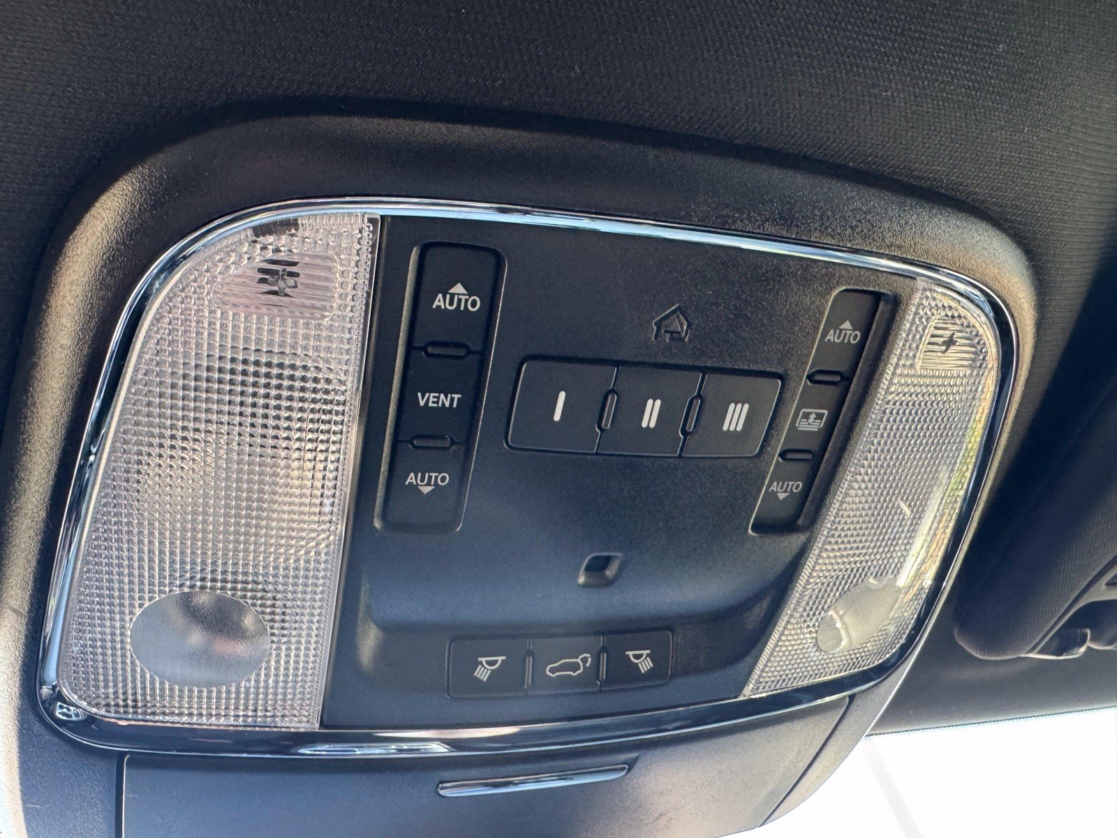 Used 2019 Jeep Grand Cherokee Limited w/ Luxury Group II AWD/4WD image 39