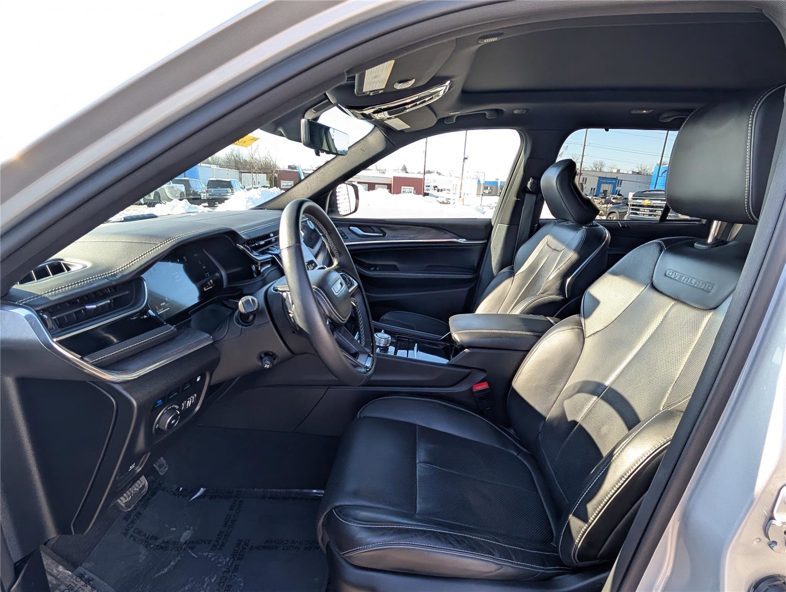 Used 2023 Jeep Grand Cherokee Overland w/ Advanced Protech Group III image 15