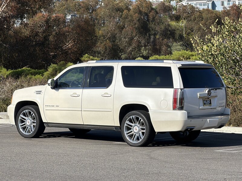 Used 2013 Cadillac Escalade ESV Premium AWD/4WD image 4