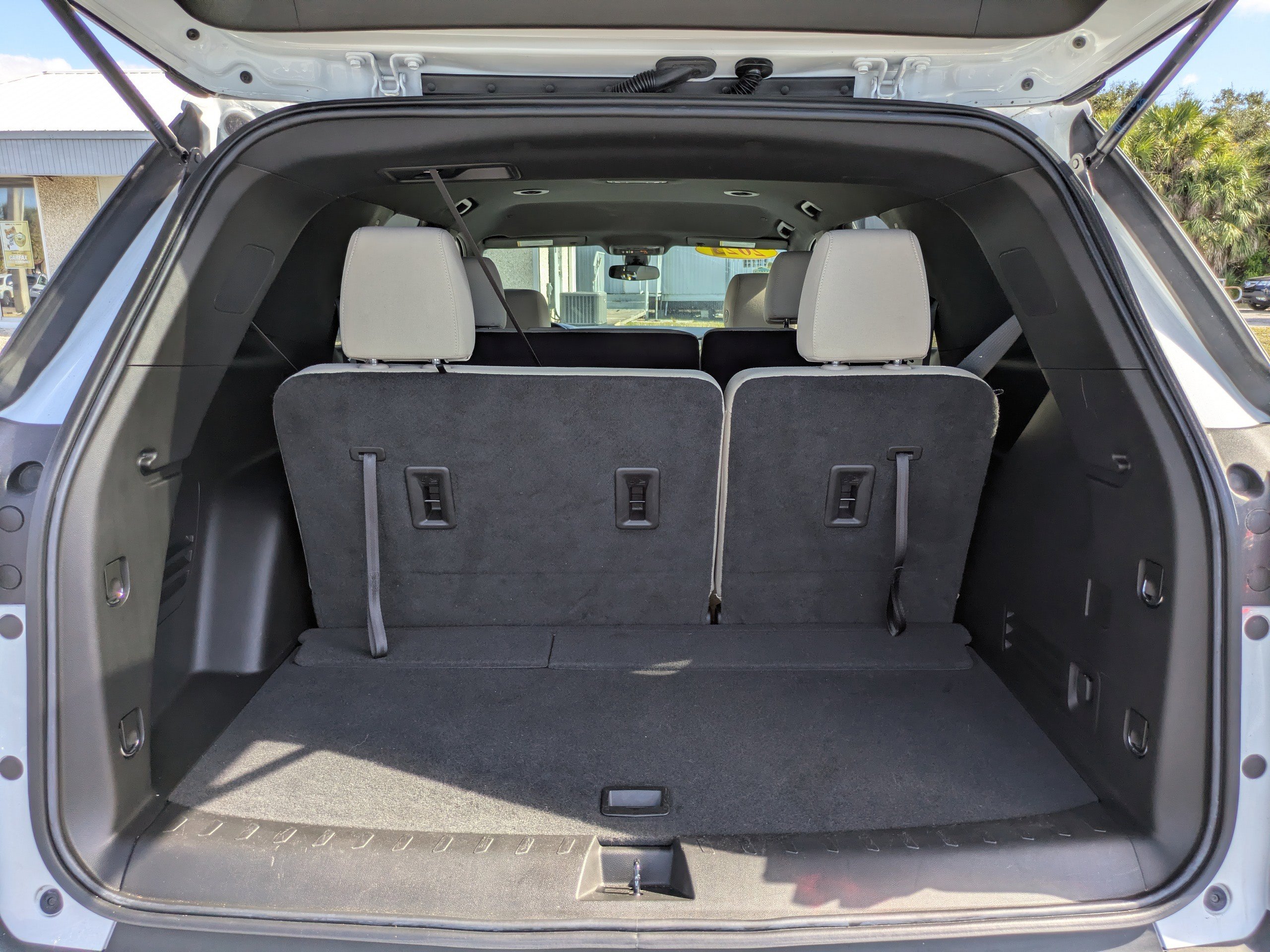 Used 2022 Chevrolet Traverse LS FWD image 13