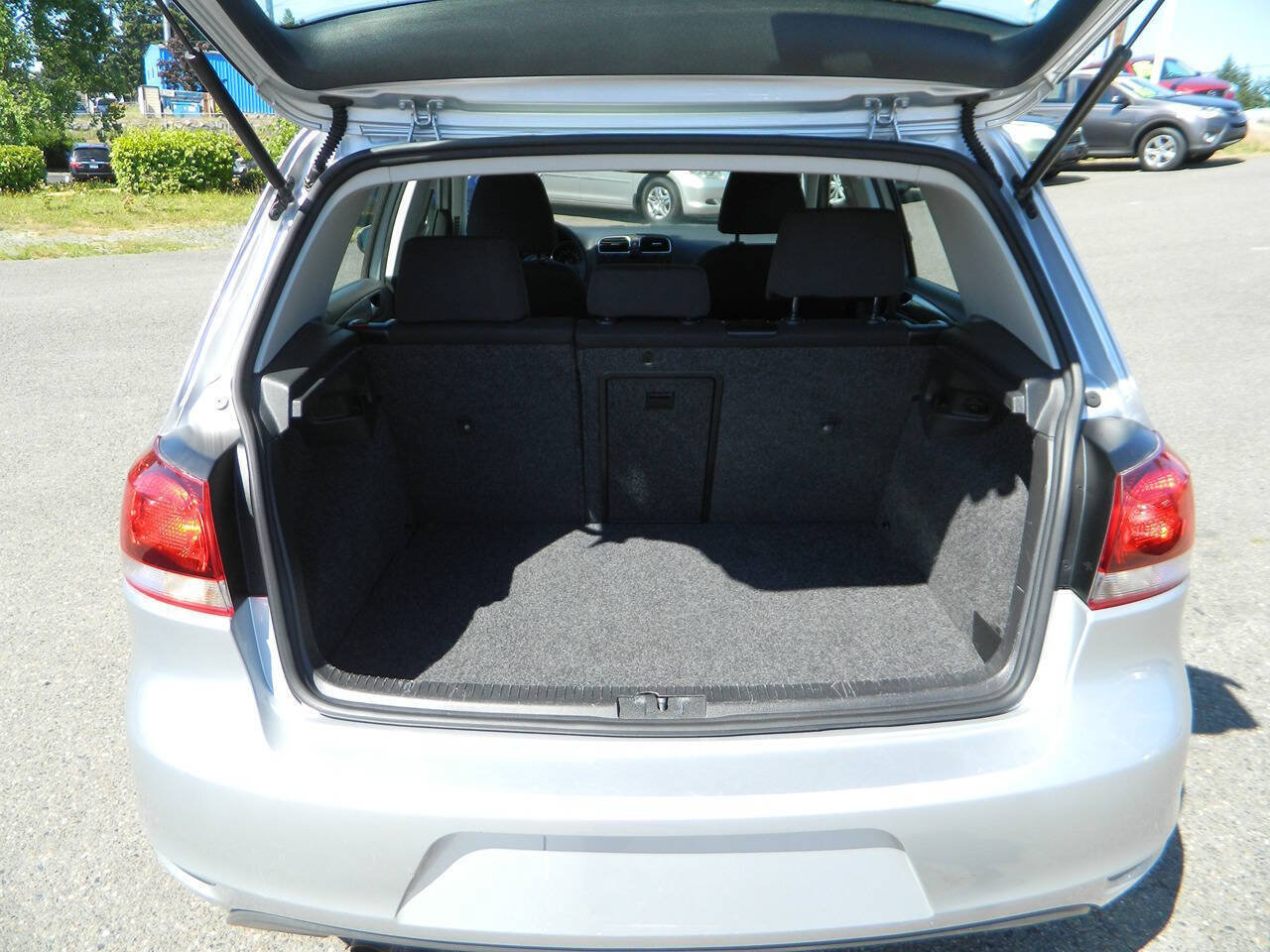 Used 2013 Volkswagen Golf 4-Door FWD image 10
