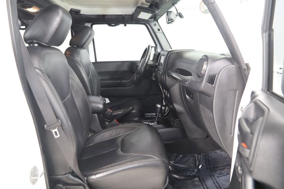 Used 2017 Jeep Wrangler Unlimited Sahara AWD/4WD image 11