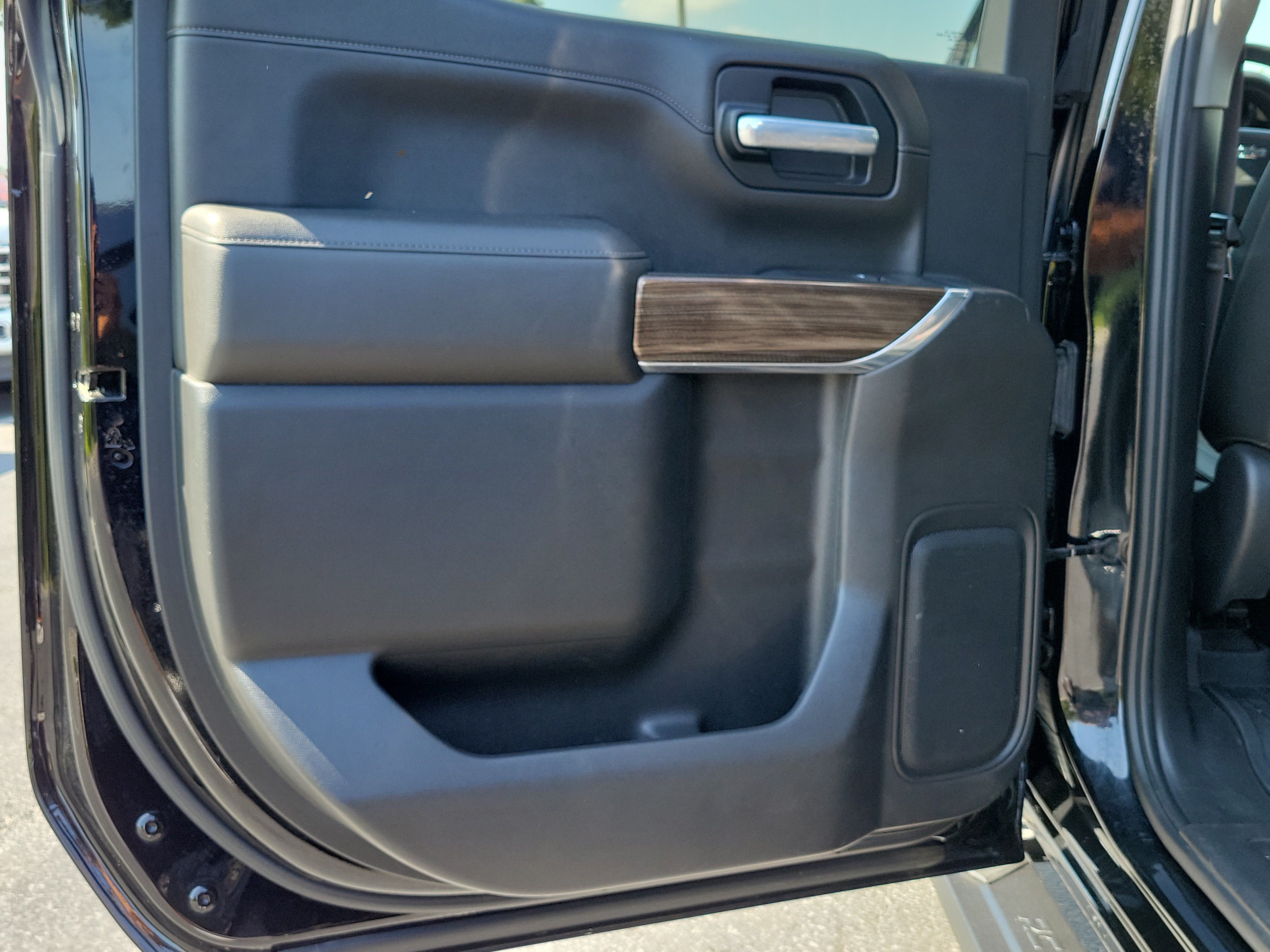 Used 2021 Chevrolet Silverado 1500 LT Trail Boss w/ Convenience Package II AWD/4WD image 9