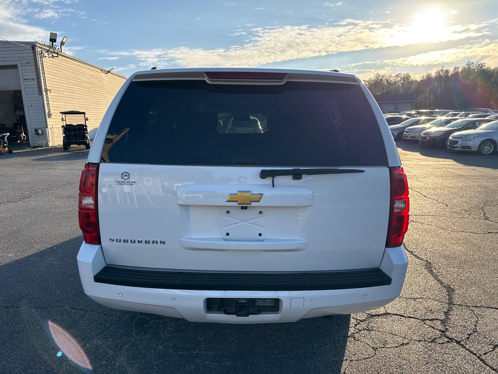 Used 2014 Chevrolet Suburban LS RWD image 7