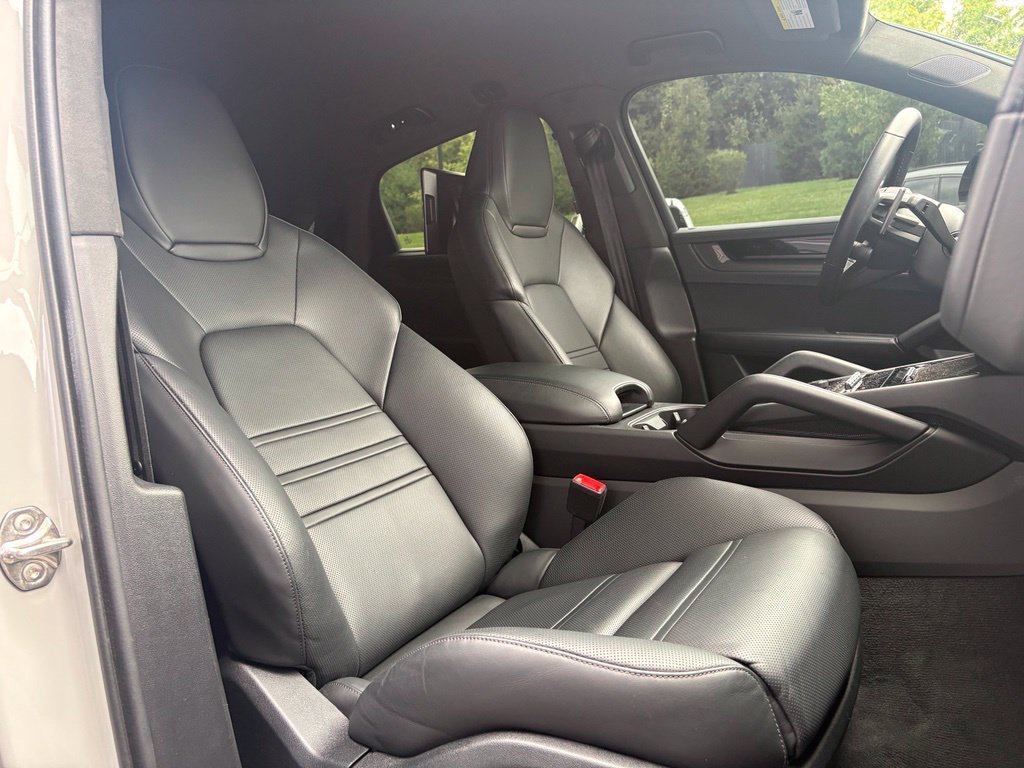 Certified 2025 Porsche Cayenne Turbo GT AWD/4WD image 22