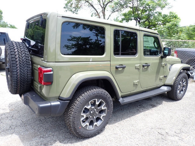 New 2026 Jeep Wrangler Unlimited Sahara AWD/4WD image 8