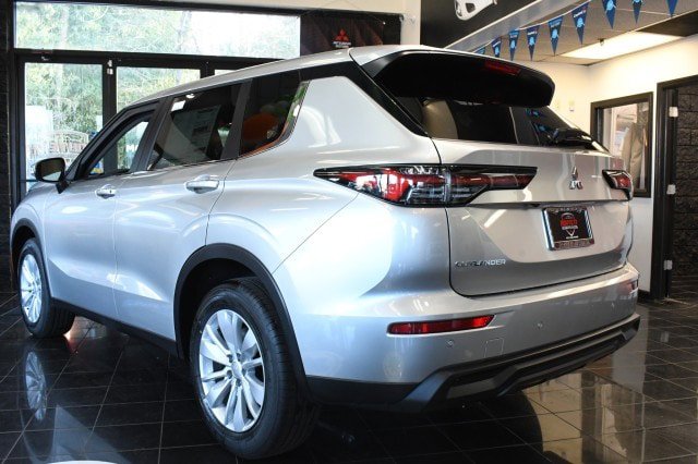 New 2026 Mitsubishi Outlander ES AWD/4WD image 11