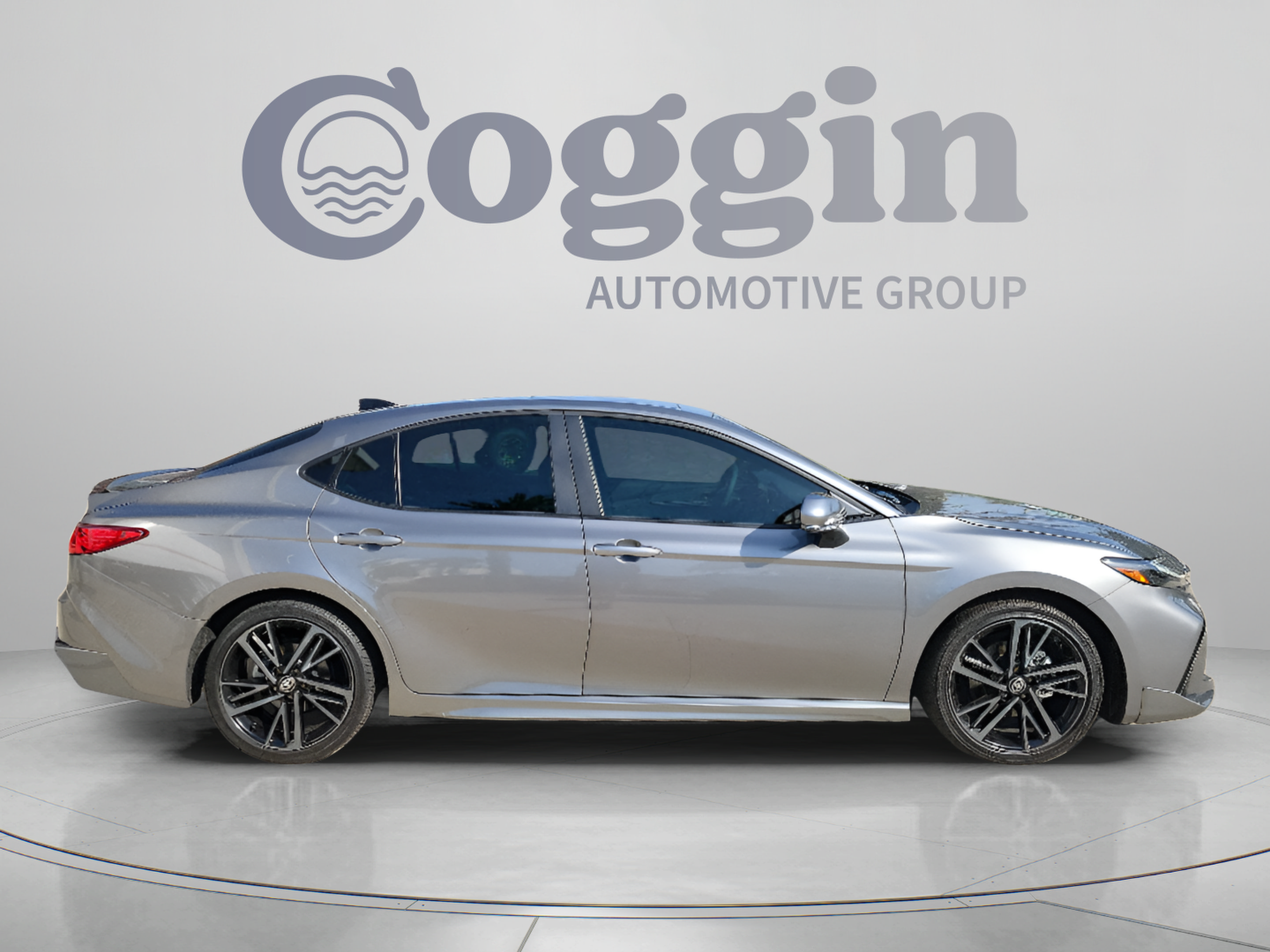 Used 2025 Toyota Camry XSE FWD image 4