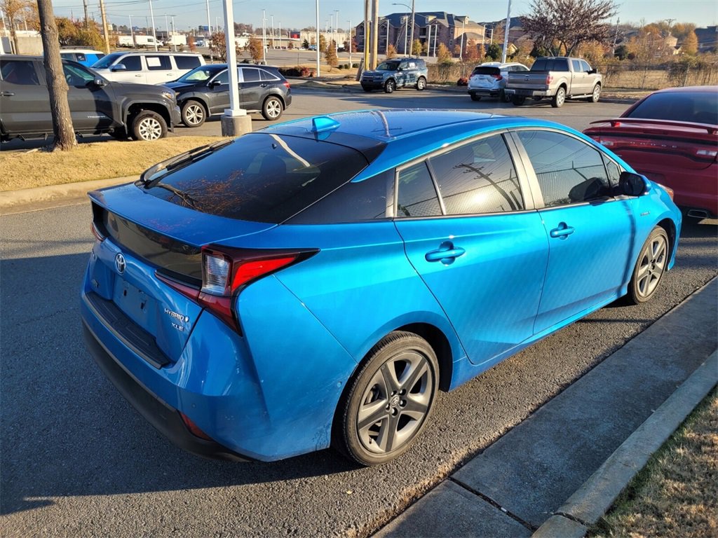 Used 2021 Toyota Prius XLE image 10