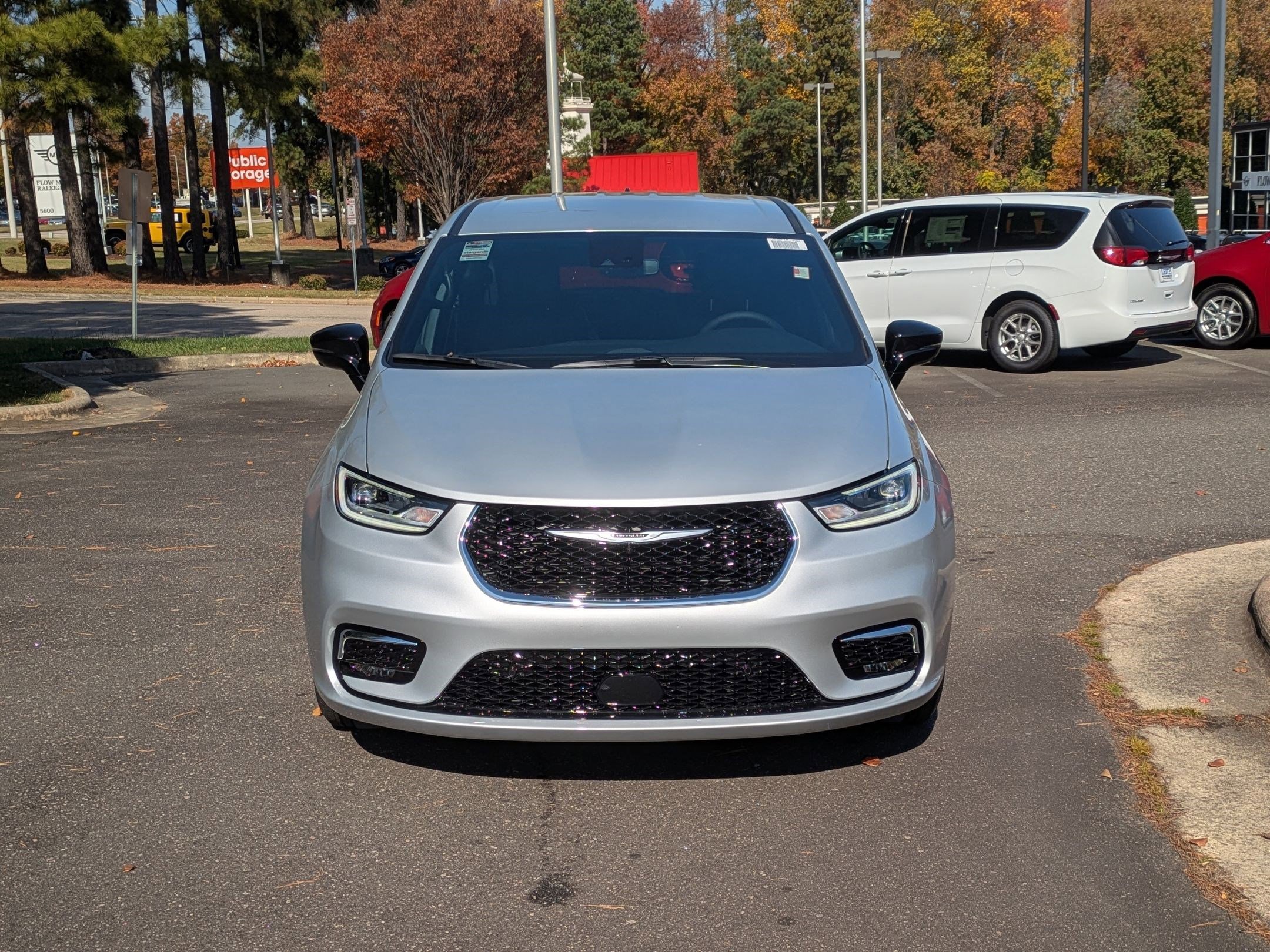 New 2026 Chrysler Pacifica Select image 2