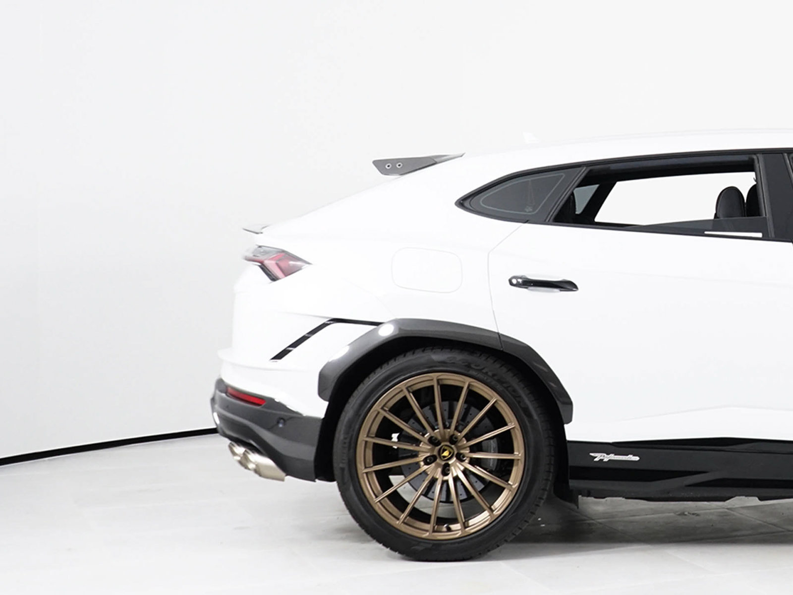 Used 2023 Lamborghini Urus Performante AWD/4WD image 13