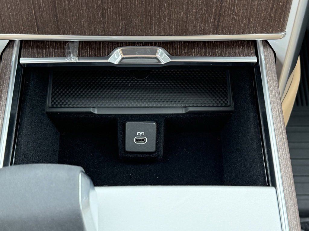 New 2025 Land Rover Range Rover Long Wheelbase SE image 20