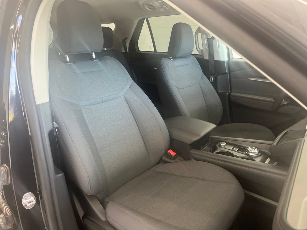 Used 2025 Ford Explorer Active AWD/4WD image 41
