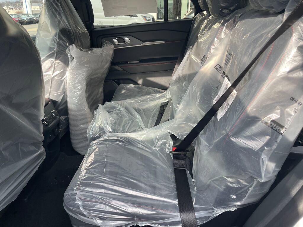 New 2026 Ford Explorer ST-Line w/ ST-Line Street Pack image 13