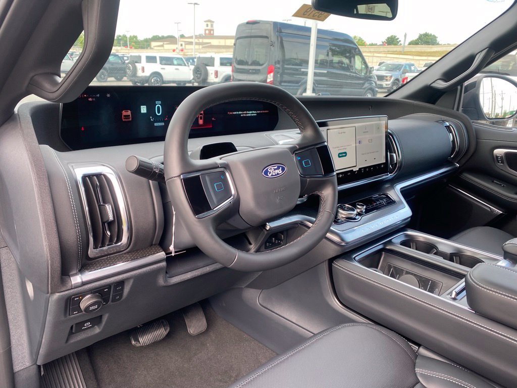 New 2027 Ford Expedition Platinum w/ Stealth Performance Package AWD/4WD image 12