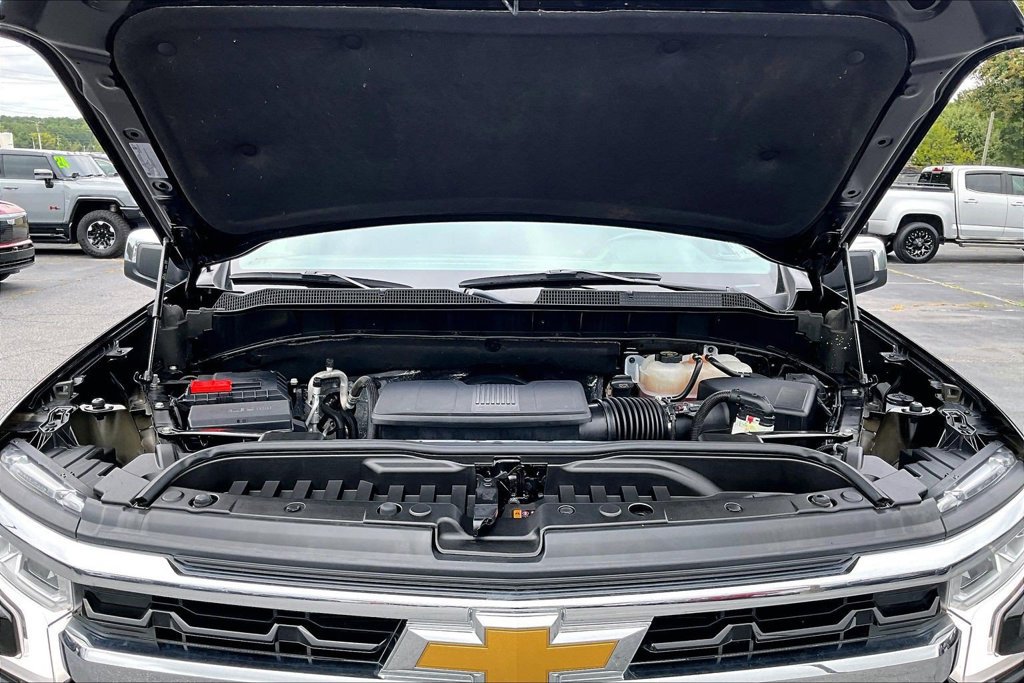 Used 2025 Chevrolet Silverado 1500 LT AWD/4WD image 31
