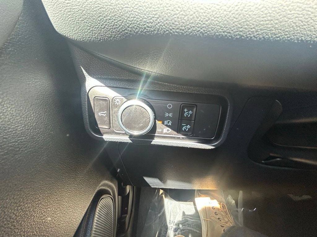 Used 2025 Ford Explorer Active image 21
