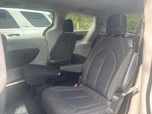 Used 2023 Chrysler Voyager LX FWD image 5