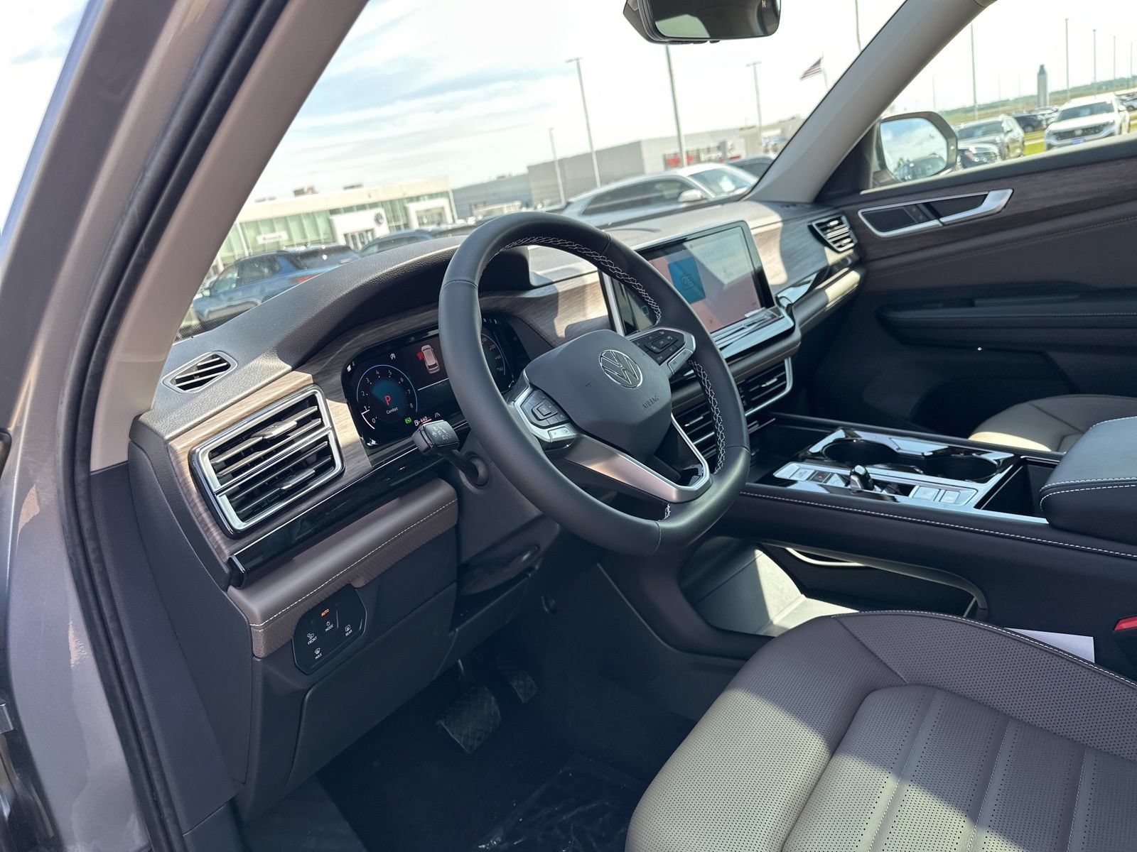 New 2026 Volkswagen Atlas SEL AWD/4WD image 11