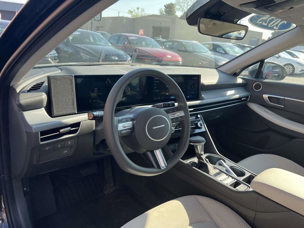 Certified 2025 Hyundai Sonata SE FWD image 19