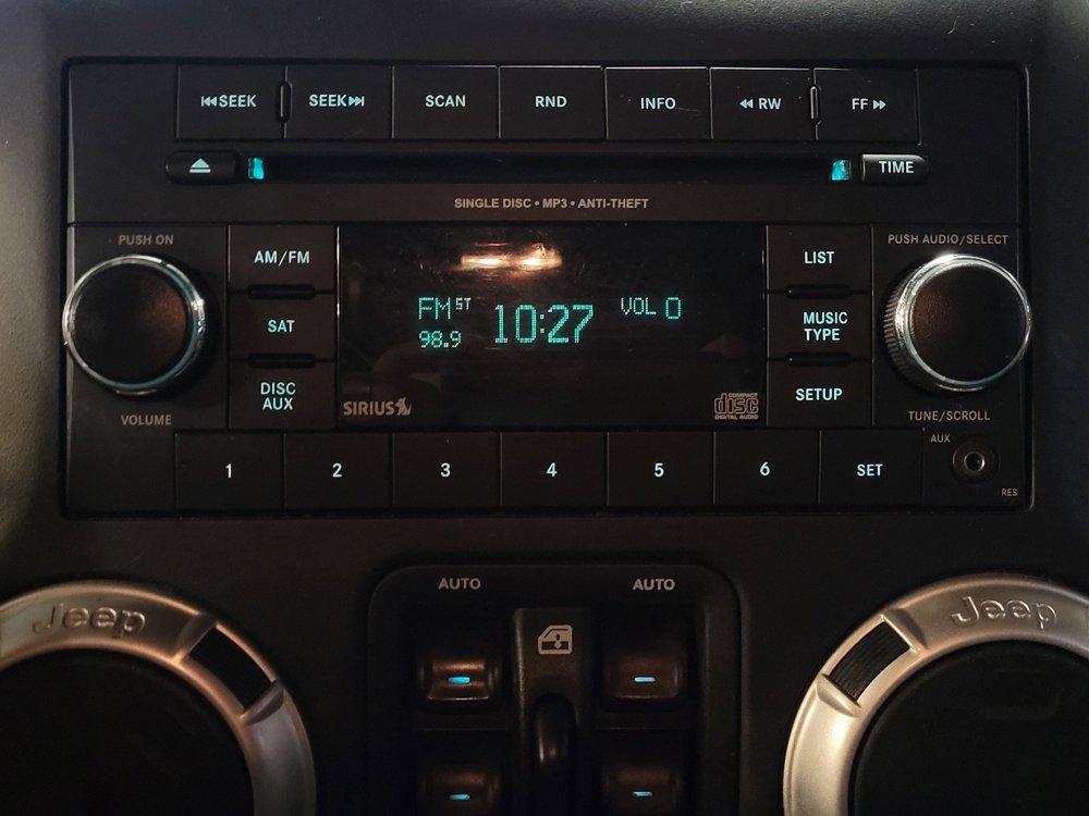 Used 2018 Jeep Wrangler Unlimited Sahara image 25