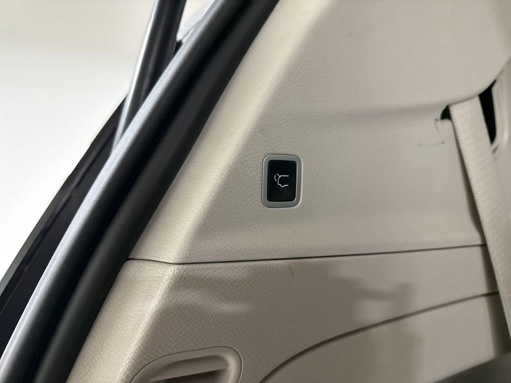 Used 2024 Chrysler Pacifica Touring-L image 28