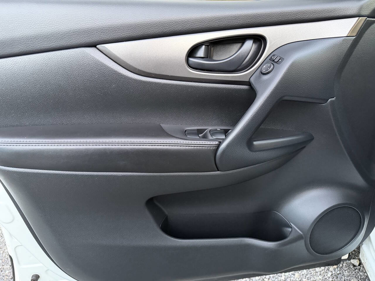 Used 2022 Nissan Rogue Sport S image 14